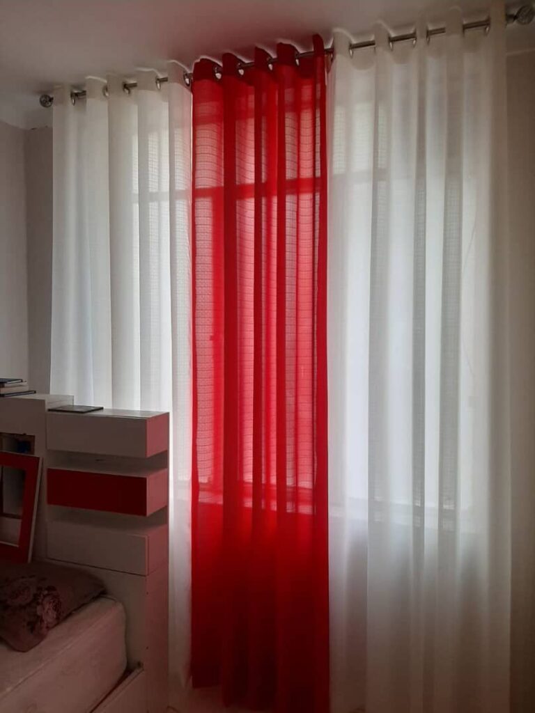 پرده حریر بافتدار سفید شیری