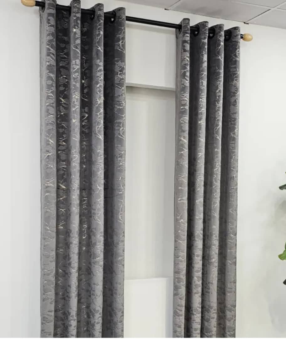 پرده مخمل طلاکوب طوسی تیره پرده مخمل طلاکوب طوسی تیره